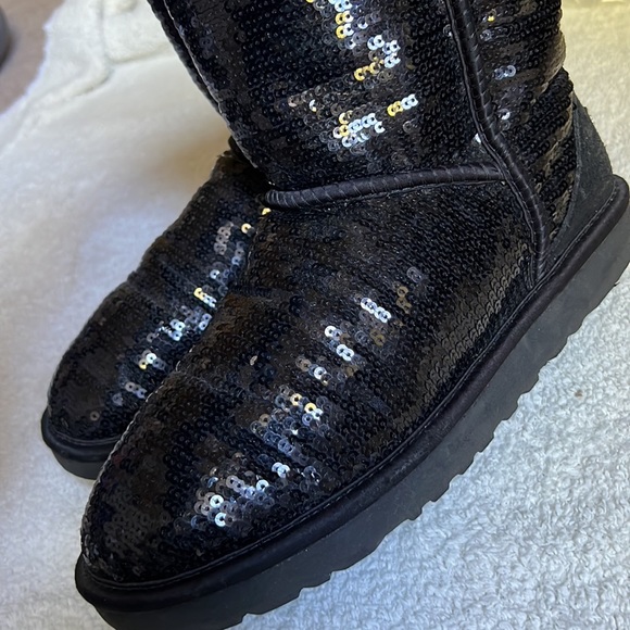 UGG Classic Short Sequin Boot - Picture 15 of 16